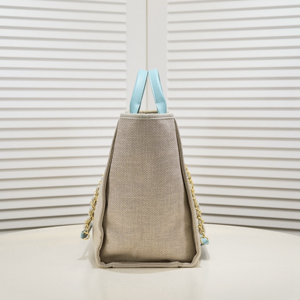 シャネルバッグ背面デザイン